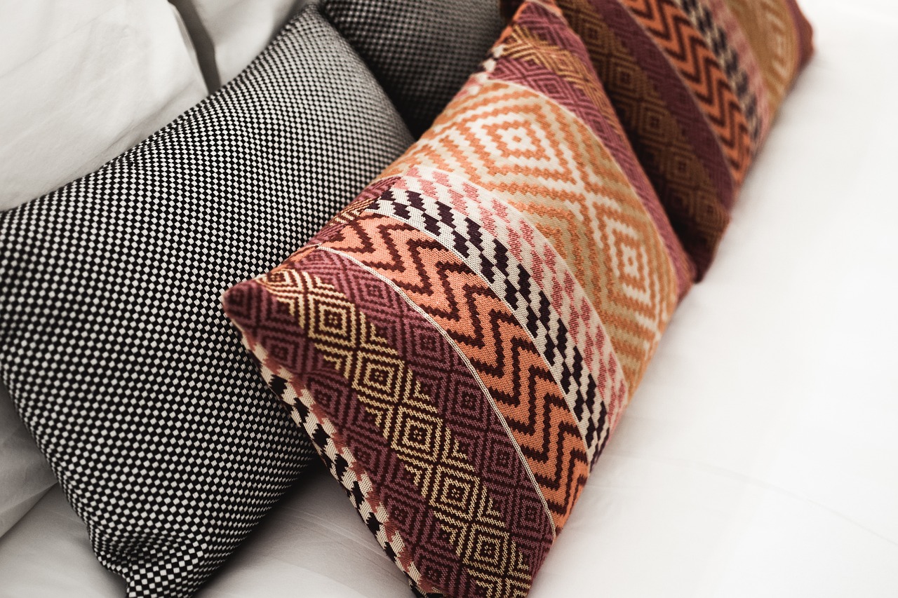 découvrez nos coussins décoratifs qui allient style et confort. parfaits pour embellir votre intérieur, nos coussins ajoutent une touche de couleur et de texture à votre décoration. explorez notre collection pour trouver le modèle idéal qui complétera votre espace.